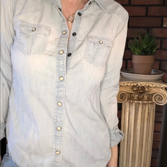 American Eagle Outfitters Tops - American Eagle 100% Cotton denim button up